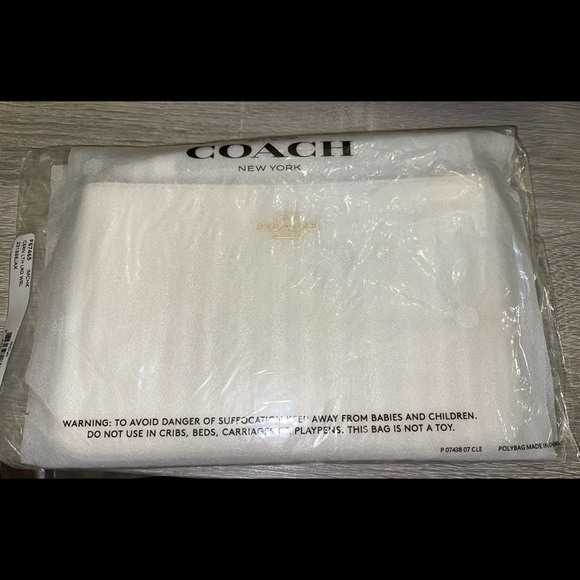 Large Wristlet in Crossgrain leather - Picture 5 of 5